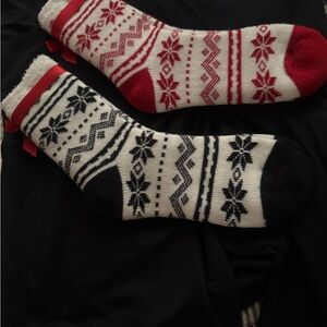 NWT Super Soft Aloe Infused Festive Red and Black Patterned Socks
